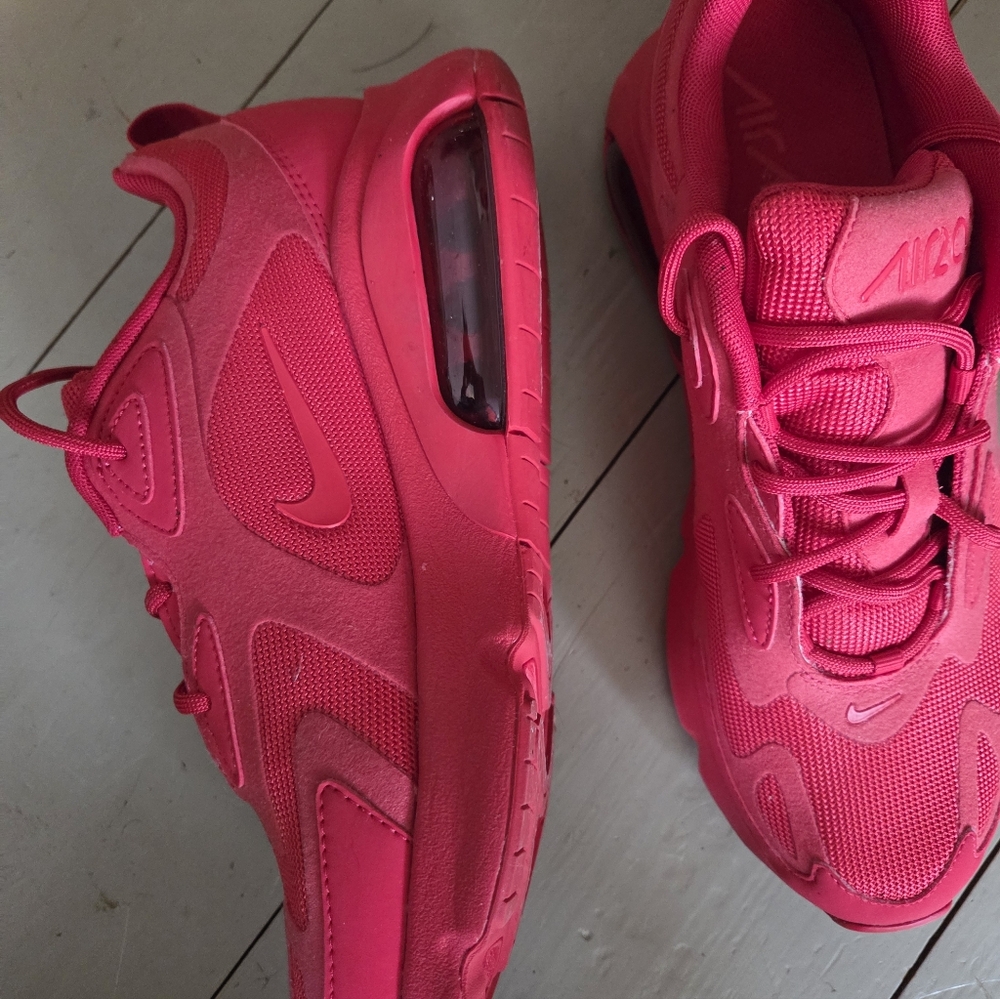 Red Nike AirMax200 - Picture 3 of 4